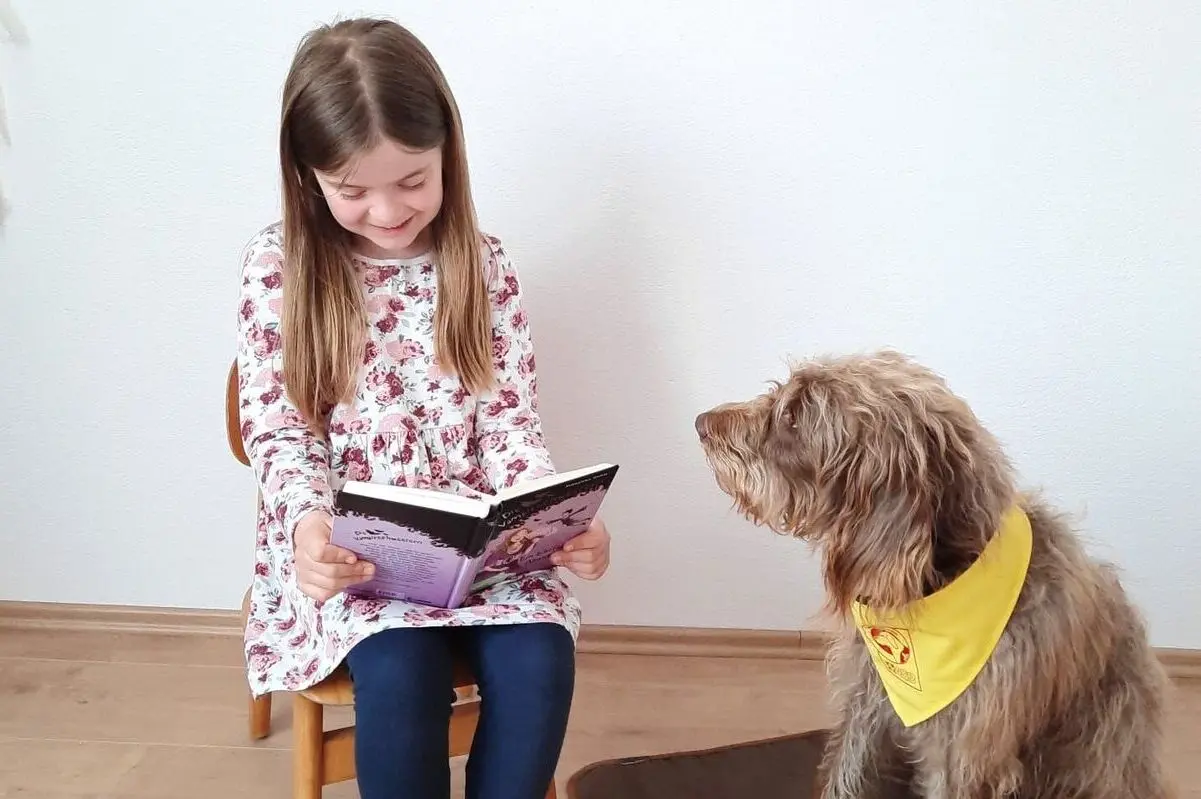 Das Vorlesehundeprojekt des ASB Ingolstadt: Kindern mehr Spaß und Zuversicht schenken