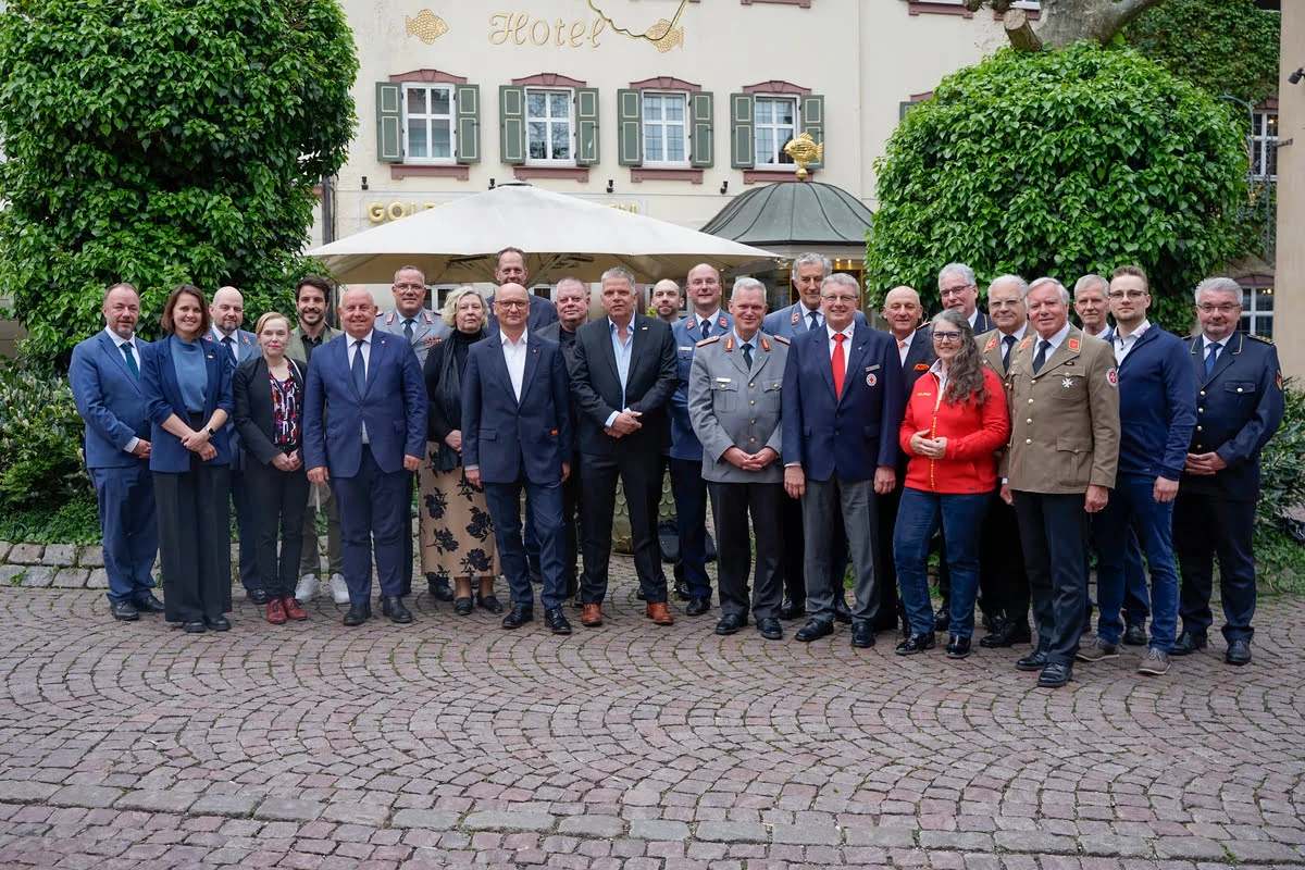 Gipfeltreffen von ASB, DRK, Johanniter-Unfall-Hilfe, Malteser Hilfsdienst und DLRG auf der RETTmobil 2026: „Für die Gefahrenabwehr brauchen wir Planungssicherheit“