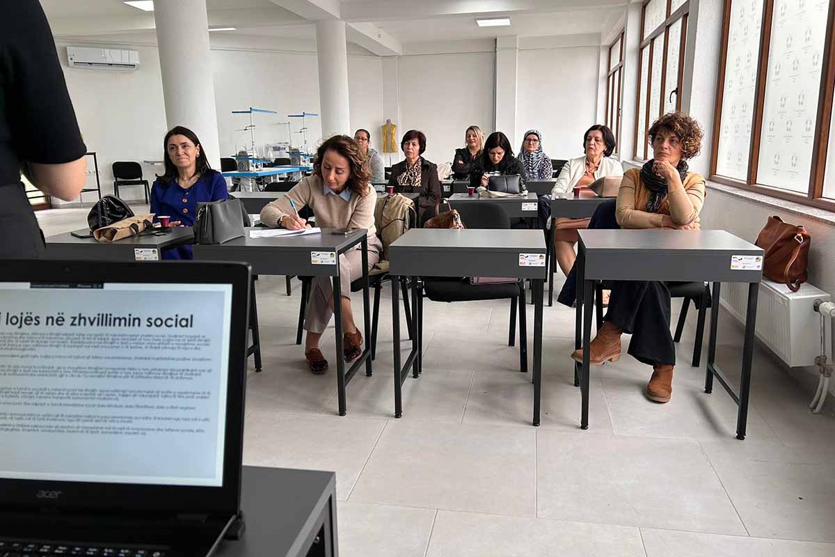 Kosovo_Women_attending_training_at_a_community_center_2.jpg