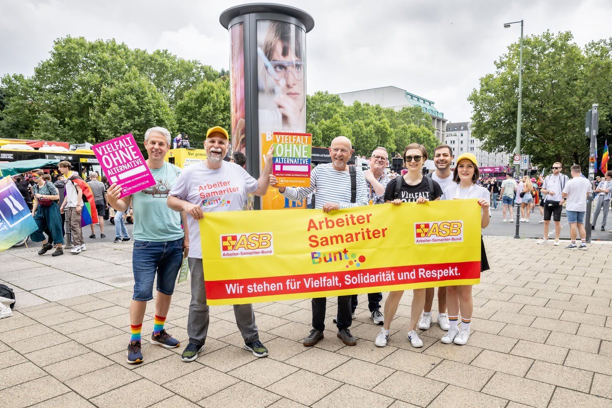 Der ASB zeigte Flagge auf dem CSD Berlin 2024