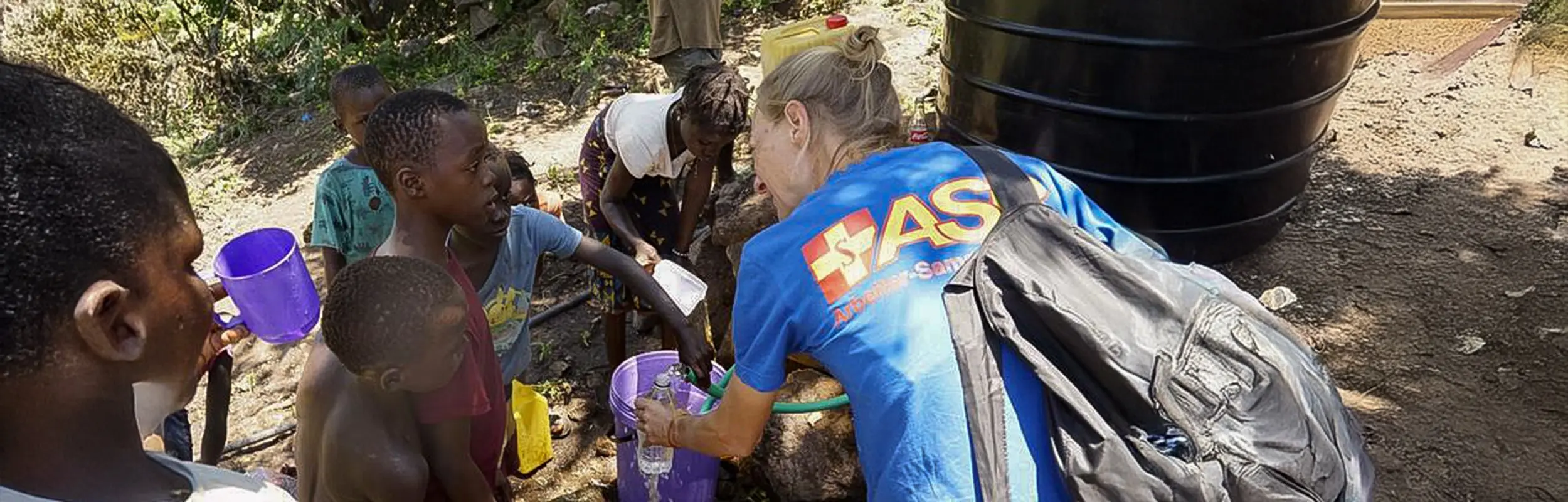 Header_FAST-Mosambik_2026_Frau-mit-kindern_DSC9382_2500x800 1.webp